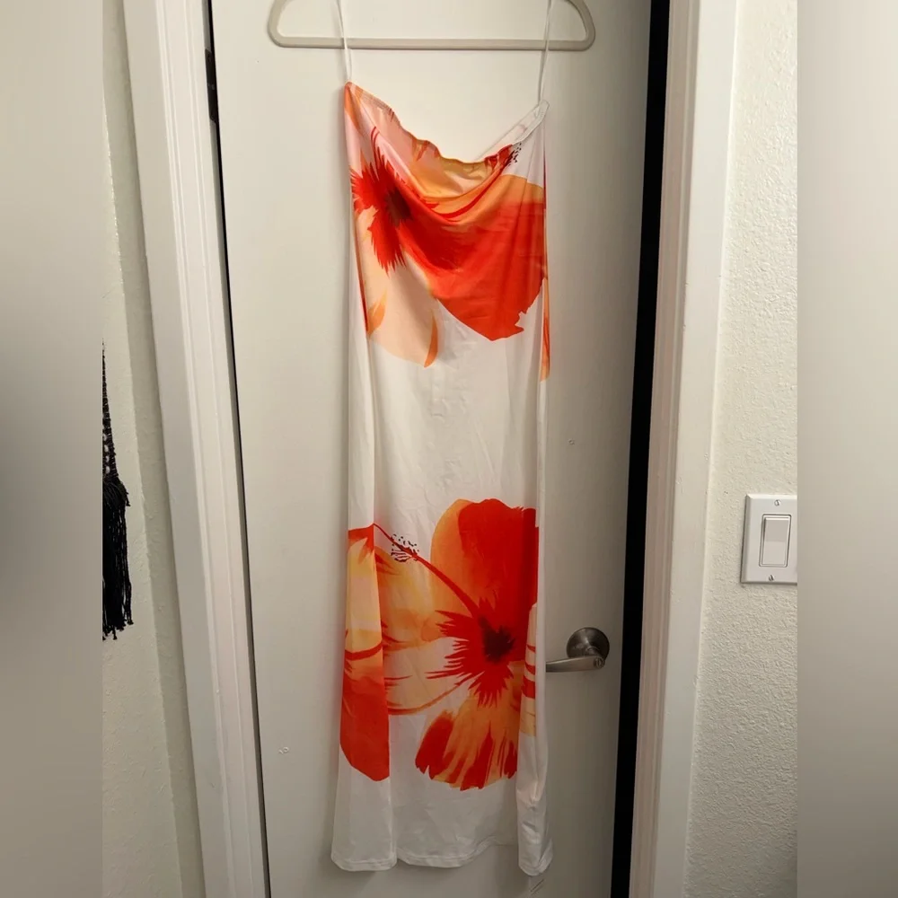Strapless White Maxi Dress with Red-Orange Floral Print - Picture 3 of 6